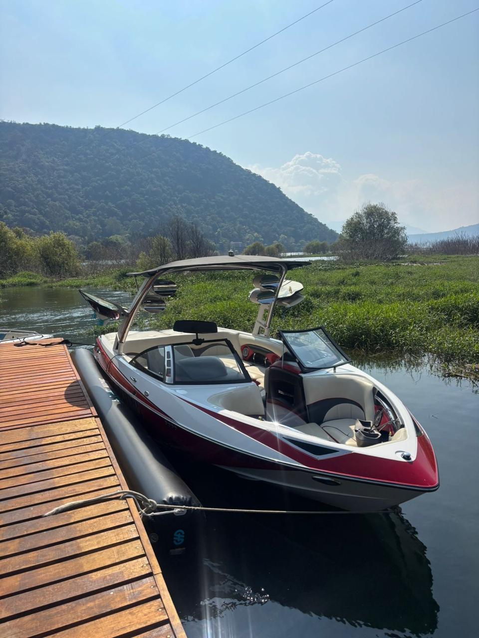 MALIBU WAKE SETTER LSV 23 pies 2013