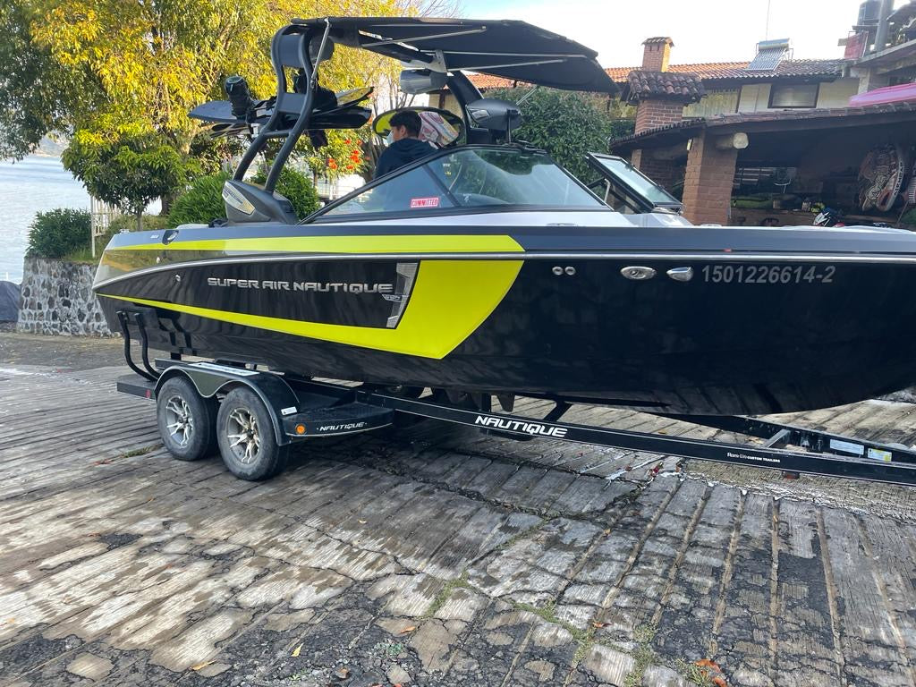 2014 Air Nautique 230