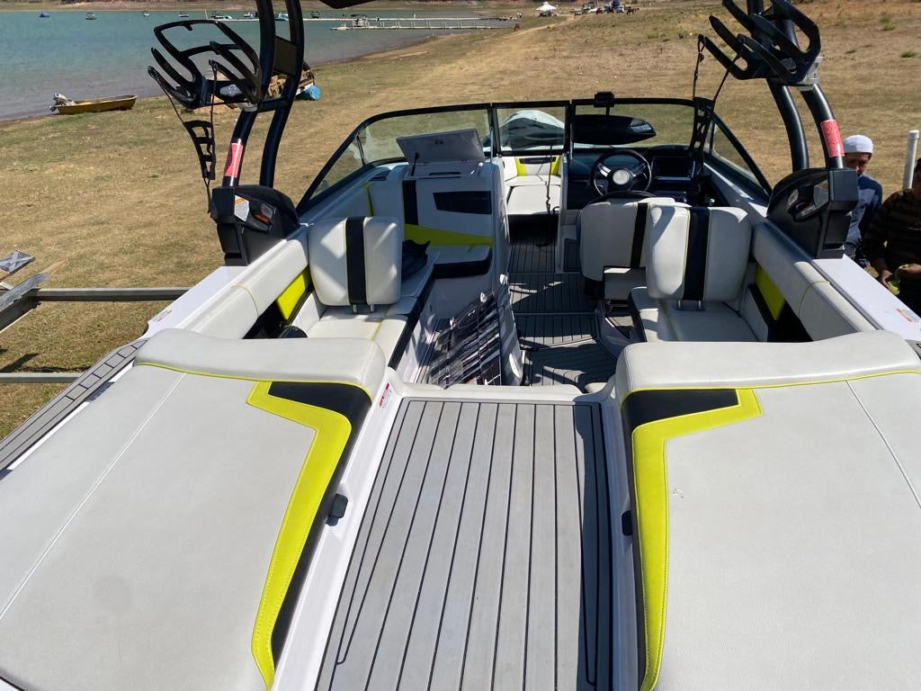 2014 Air Nautique 230